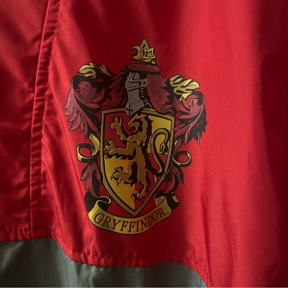 The Wizarding World of Harry Potter Gryffindor Lightweight Windbreaker - Picture 3 of 5